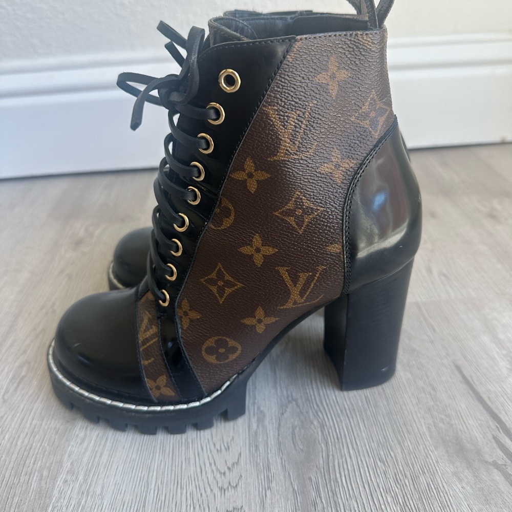 Louis Vuitton Brown Monogram Lace-Up Heeled Boots with Black Patent Toe - Picture 5 of 8